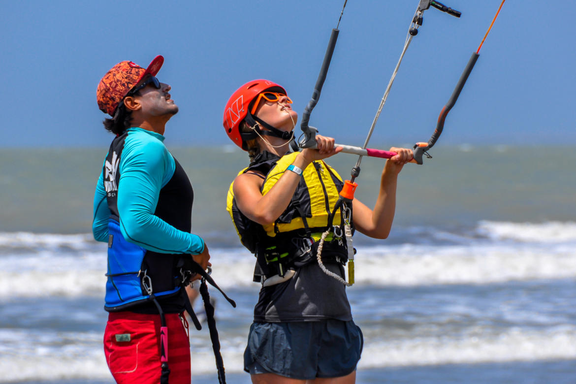 control-de-kite-clases-de-kitesurfing-caratgena-Colombia-.jpg