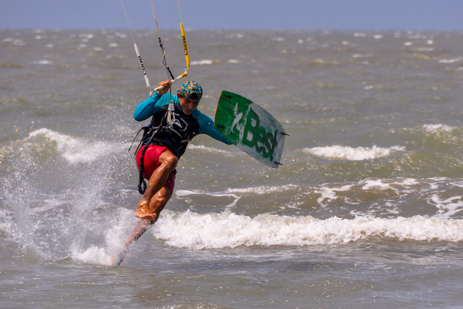 El kitesurf o kitesurfing también llamado kitebording Nomad Kitesurf Colombia