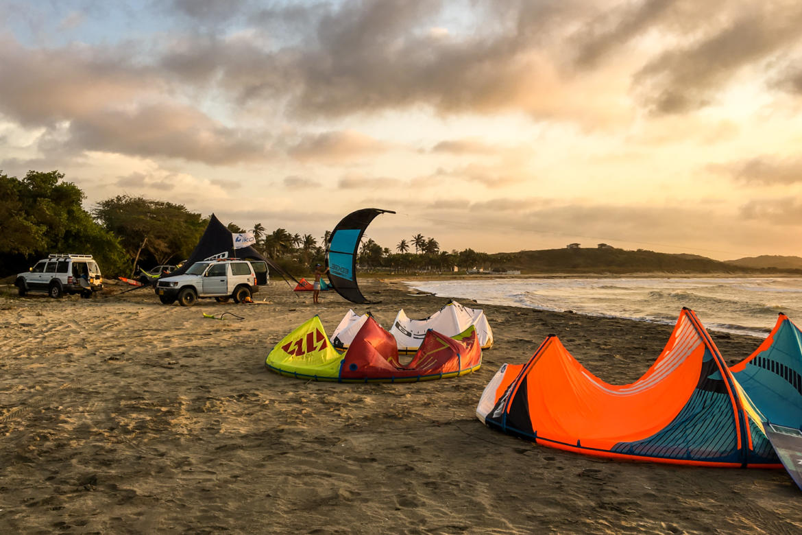 lugar-de-olas-servicio-de-kitesurfing-Salinas-del-rey-Colombia-1.jpg