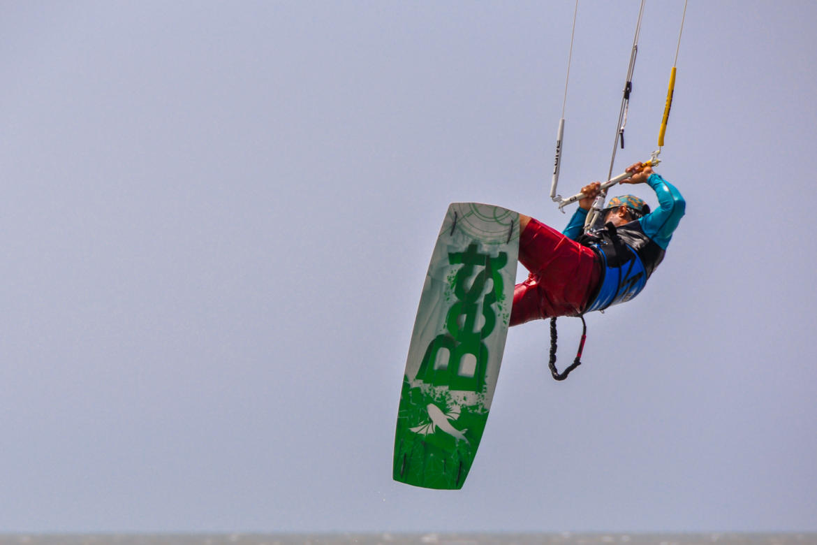 navegando-entrenamiento-de-kitesurfing-Caratagena-Colombia-1.jpg