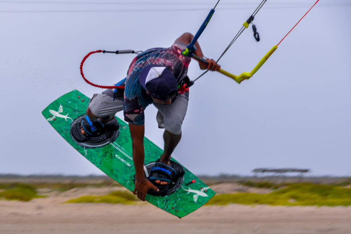 salto-y-grab-practica-del-kitesurf-Cabo-de-la-vela-Colombia-1-1.jpg